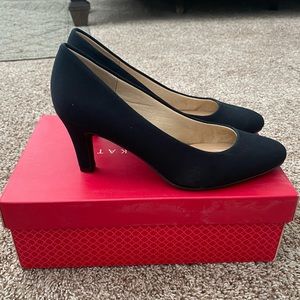 NWT Kelly & Katie black twill canvas pumps, size 6.5